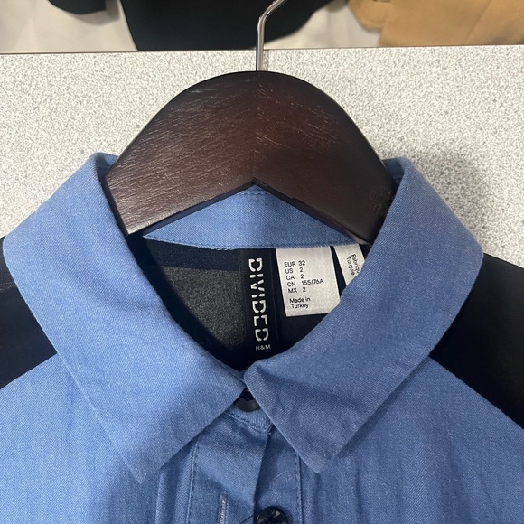 Size 2 Dress shirt - Black Mesh Sleeves Divided H&M - Picture 2 of 3